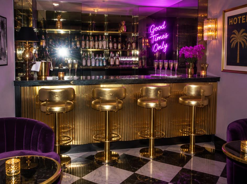 Lounge & Bar